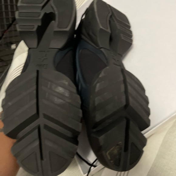 Dior sneakers slightly worn.. good condition comes w/ box and Xtra shoestrings - Picture 4 of 6